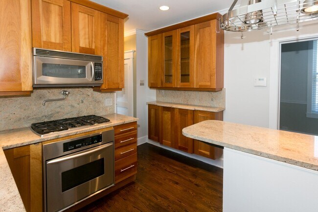 3620 N Bosworth Ave Unit 3R
