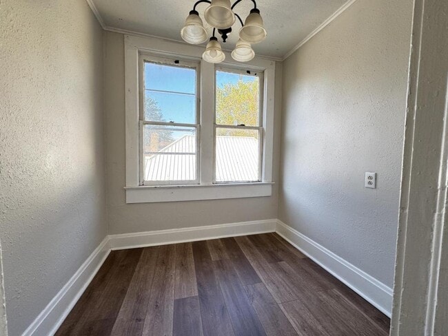 Photo - 836 S Broadway Ave