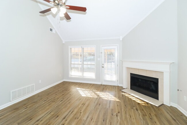 Photo - 215 Lakewood Dr