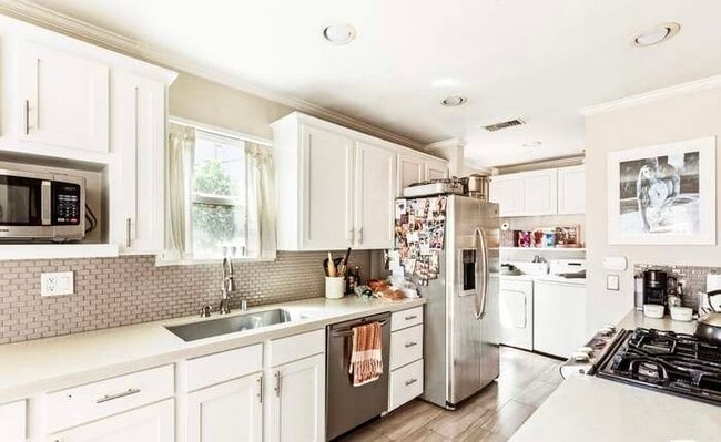 Photo - 5351 Packard St Unidad 5355