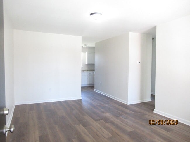 Photo - Newly Renovated- 2 bedroom, 2 bathroom apartment-Willow Run Apartments