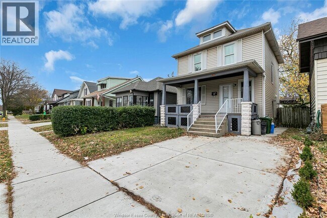 Photo - 376 Ellis St W