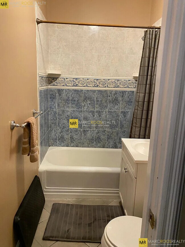 Photo - 400 Marlborough St Unidad 7