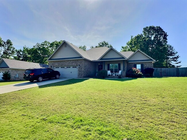 Building Photo - Pine Level - 4 Bed, 2 Bath, Indoor & Outdoor Fireplaces!