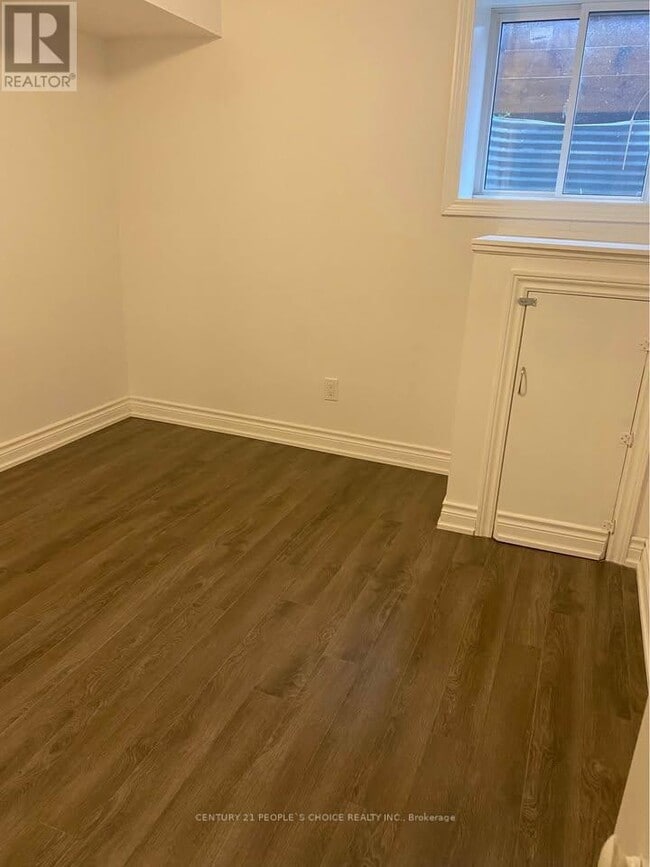 Photo - 635 Hepburn Rd