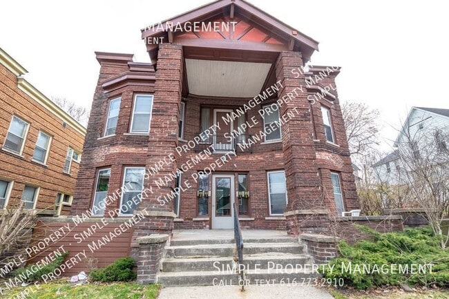 Building Photo - 610 Michigan St NE Unit 2