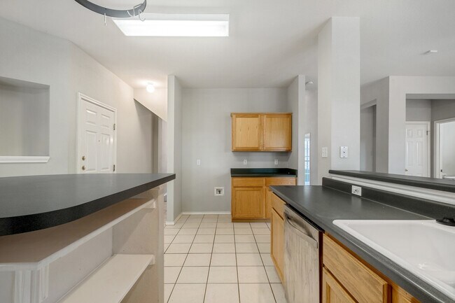 Photo - 4229 Kingsburg Dr