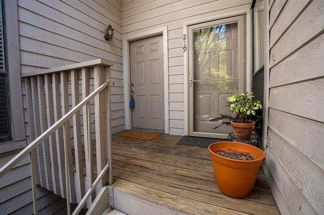 Building Photo - 3839 Dry Creek Dr Unit 220