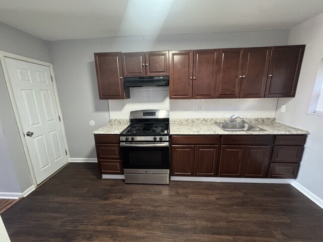 Photo - 5150 Wakefield St