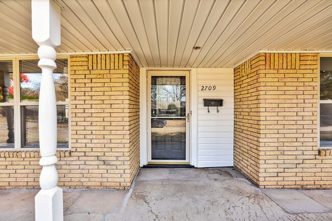 2709 Meadowbrook Dr
