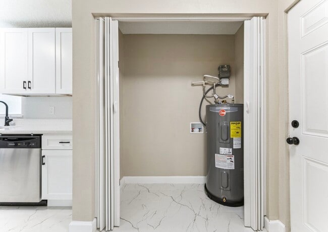 Photo - 3033 Sutton Dr