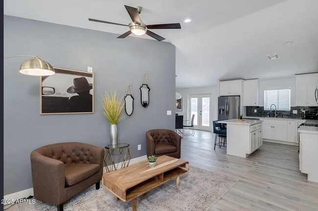 Photo - 1101 E Weldon Ave