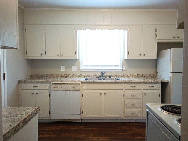 Photo - 4 Bedroom 3 Bath Coming Available!!