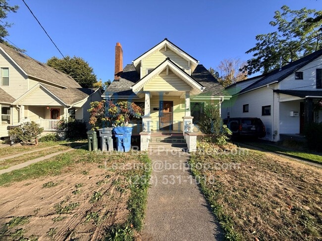 Building Photo - Beautiful 4 Bedroom Home Available in Down...