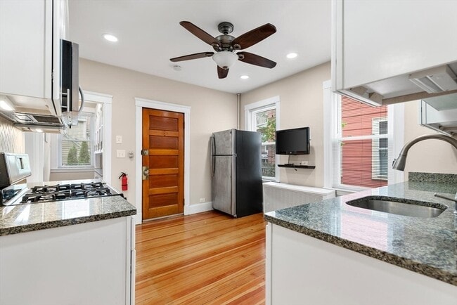 Kitchen - 45 Calvin St Unit 1