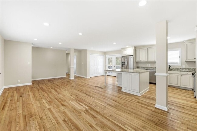 Photo - 2176 Riverside Dr