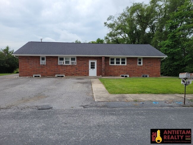 Building Photo - 190 Carbaugh Dr Unit 2