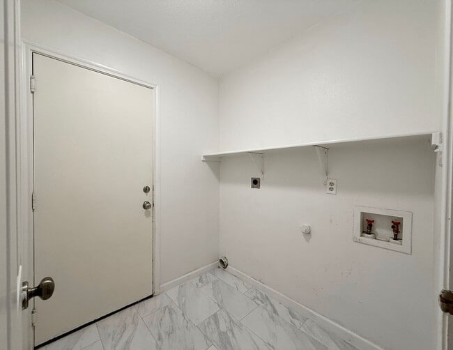 Photo - Beautiful 3/2 Available for Immediate Move In!