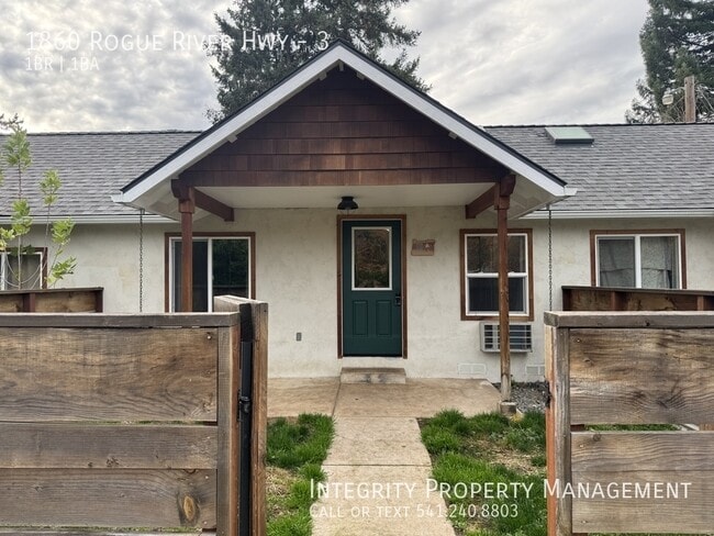 Building Photo - 1860 Rogue River Hwy Unit 3