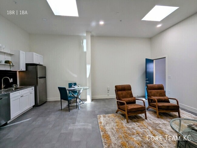 Photo - 3100 E Gillham Plaza Unit 226