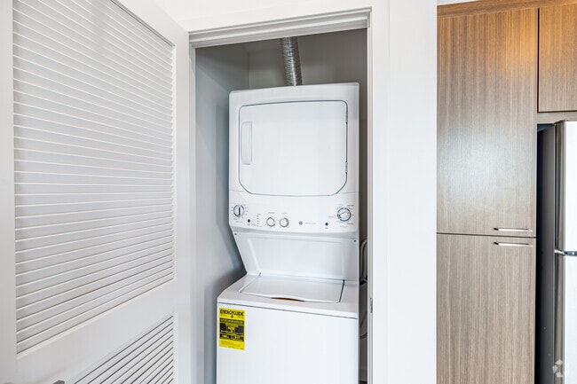 1BR, 1BA - 728SF - Laundry