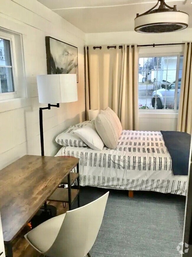 Building Photo - 510 Auburndale Ave Unit Cottage Rental