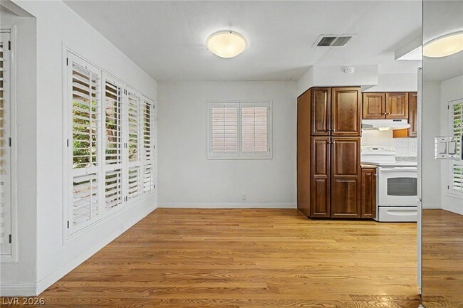 Building Photo - 3145 Bel Air Dr