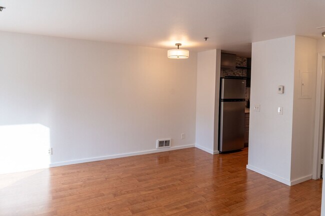 Photo - Convenient Updated Studio on Capitol Hill Unidad N103