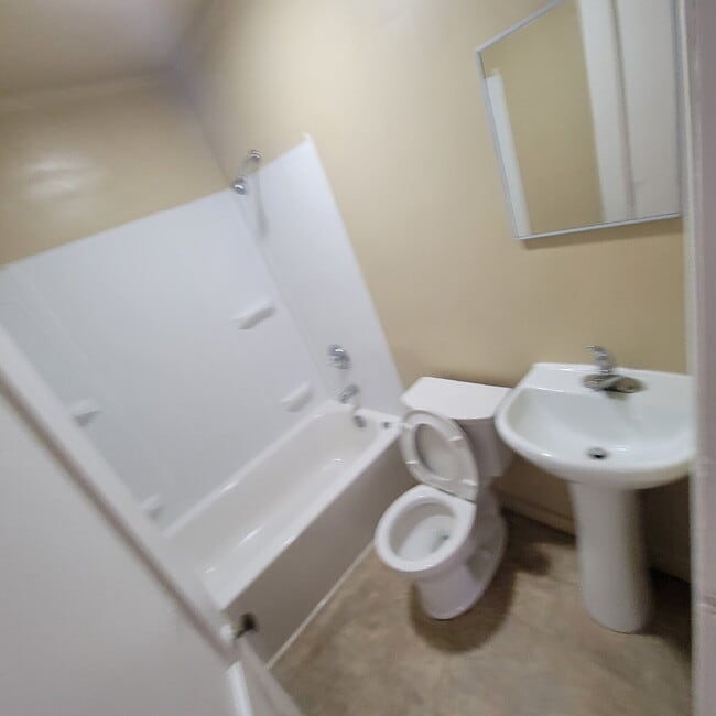 Photo - 2/1 with garage/workshop combo (has working electricity)