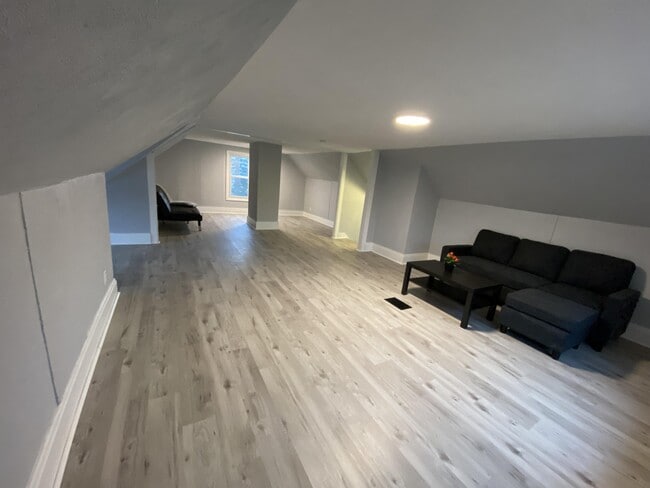 712 School St Unit 1