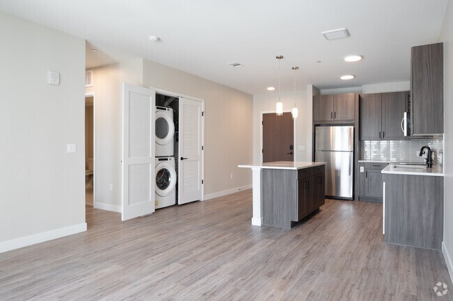 1BR, 1BA - 733SF