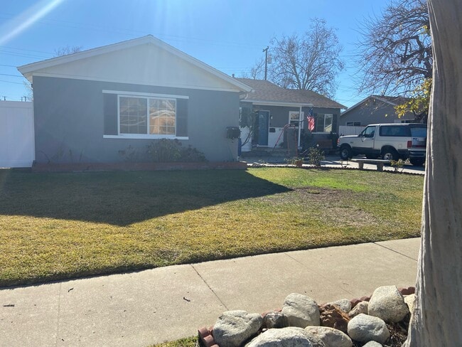 Front - 914 Oleander St