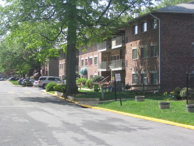 Skyview Apartments For Rent in Alexandria, VA