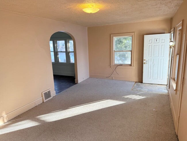 Photo - 807 Williams St Unit Lower