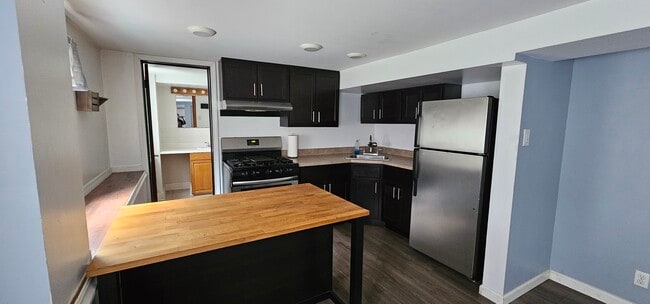 Building Photo - 3520 N Narragansett Ave Unit B