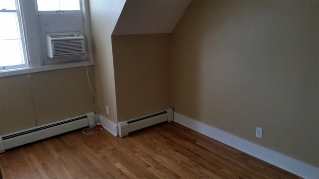 Photo - 932 E College St