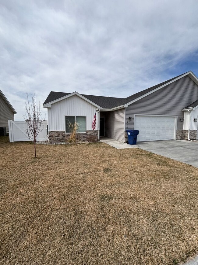 Building Photo - Sugar City Twin Home