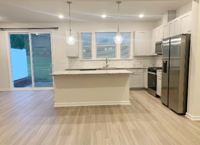 Photo - 612 Creekway Dr