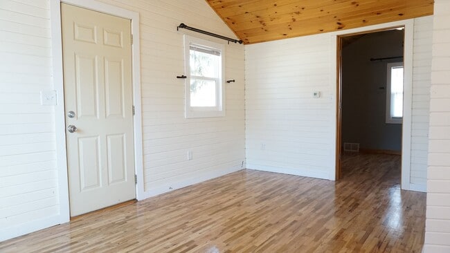 Photo - Cozy Cottage with garage and fenced yard