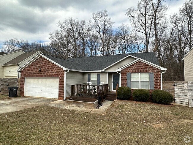 Building Photo - Charming Move-In Ready Home in Charlotte's...