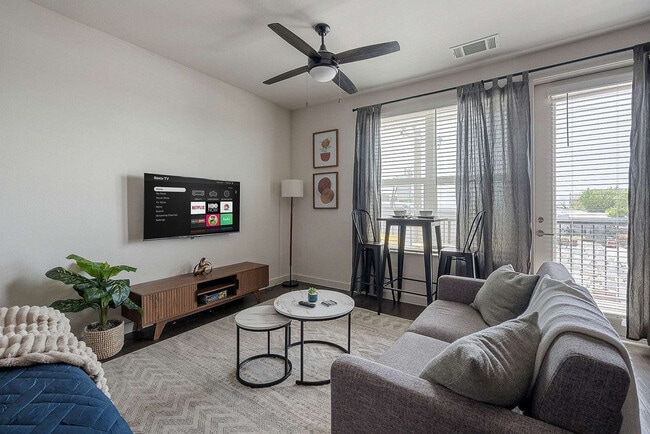 Photo - 2232 Empire Central Dr Unit SI ID1520125P