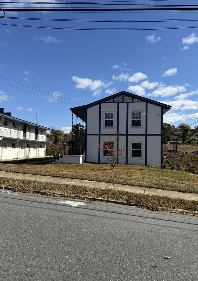 Photo - 1437-1459 W. Fourth St. - 12 Unit Unidad 1457 W. Fourth St.