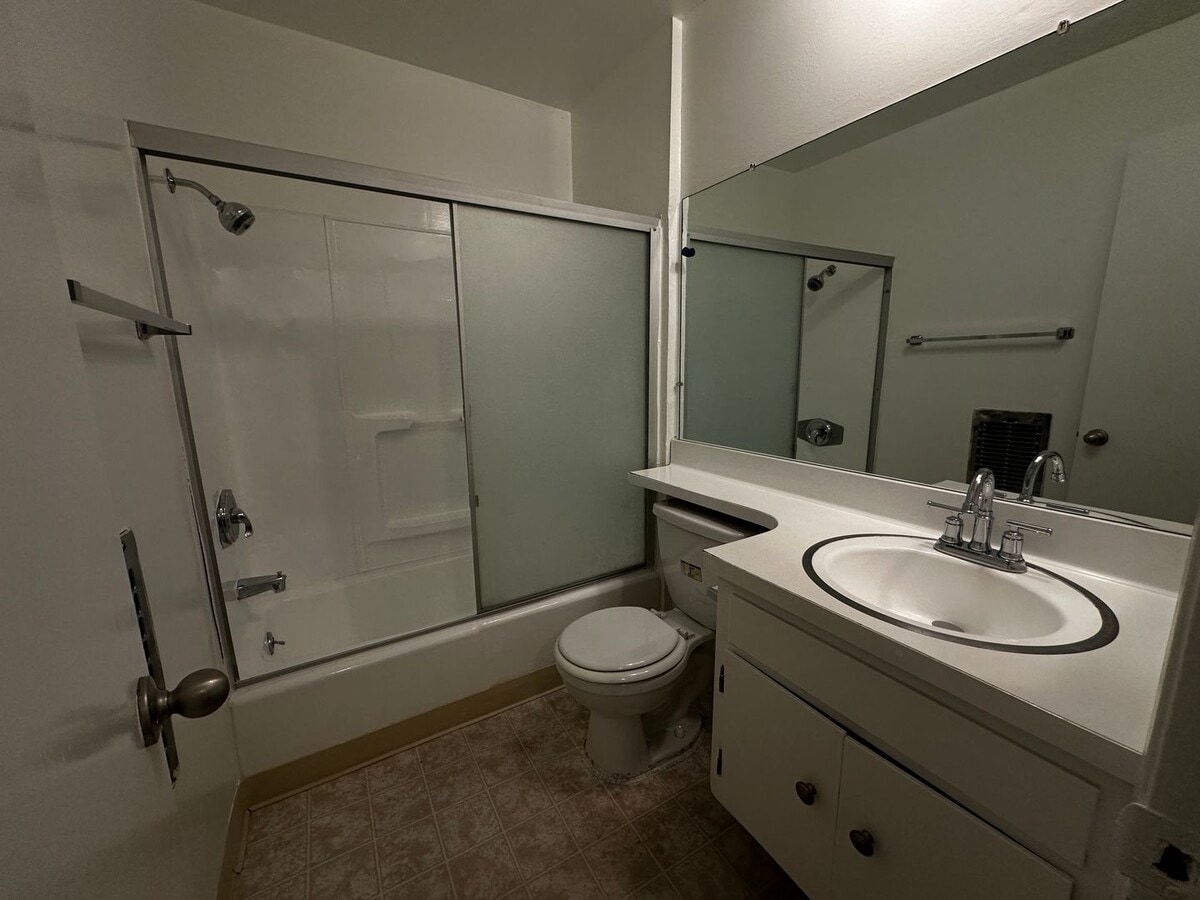 Photo - 5030 Riverton Ave Unit 06