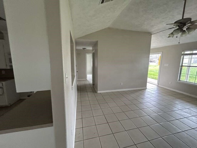 Building Photo - 3 John Kay Rd