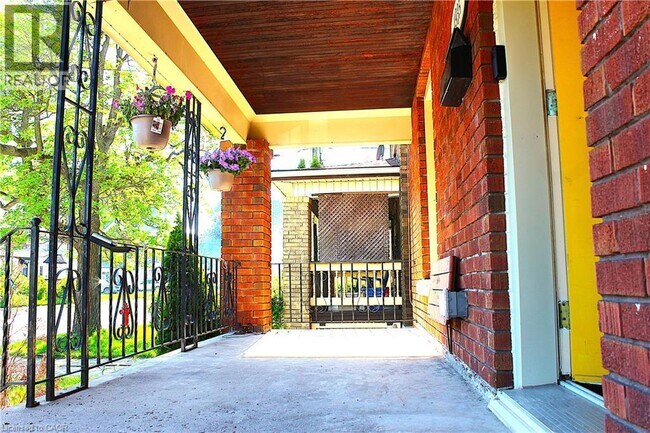 Photo - 4935 Willmott St