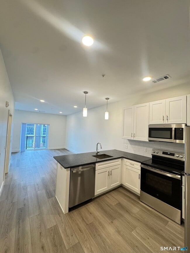 Building Photo - 414 Berlin Tpke Unit 1102