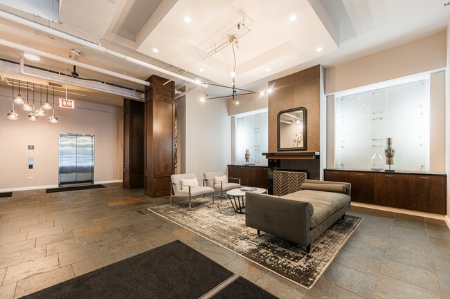 Photo - 901 W Madison St