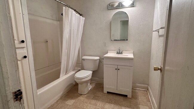 Photo - 802 N Kickapoo Ave