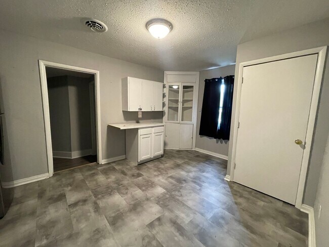 Photo - 3 Bed 1 Bath House for rent in Bowling Gre...