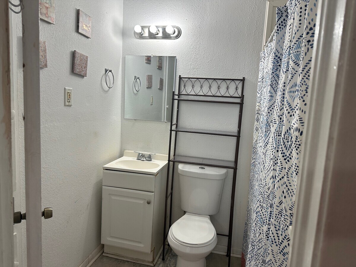 Photo - 806 N Avenue B